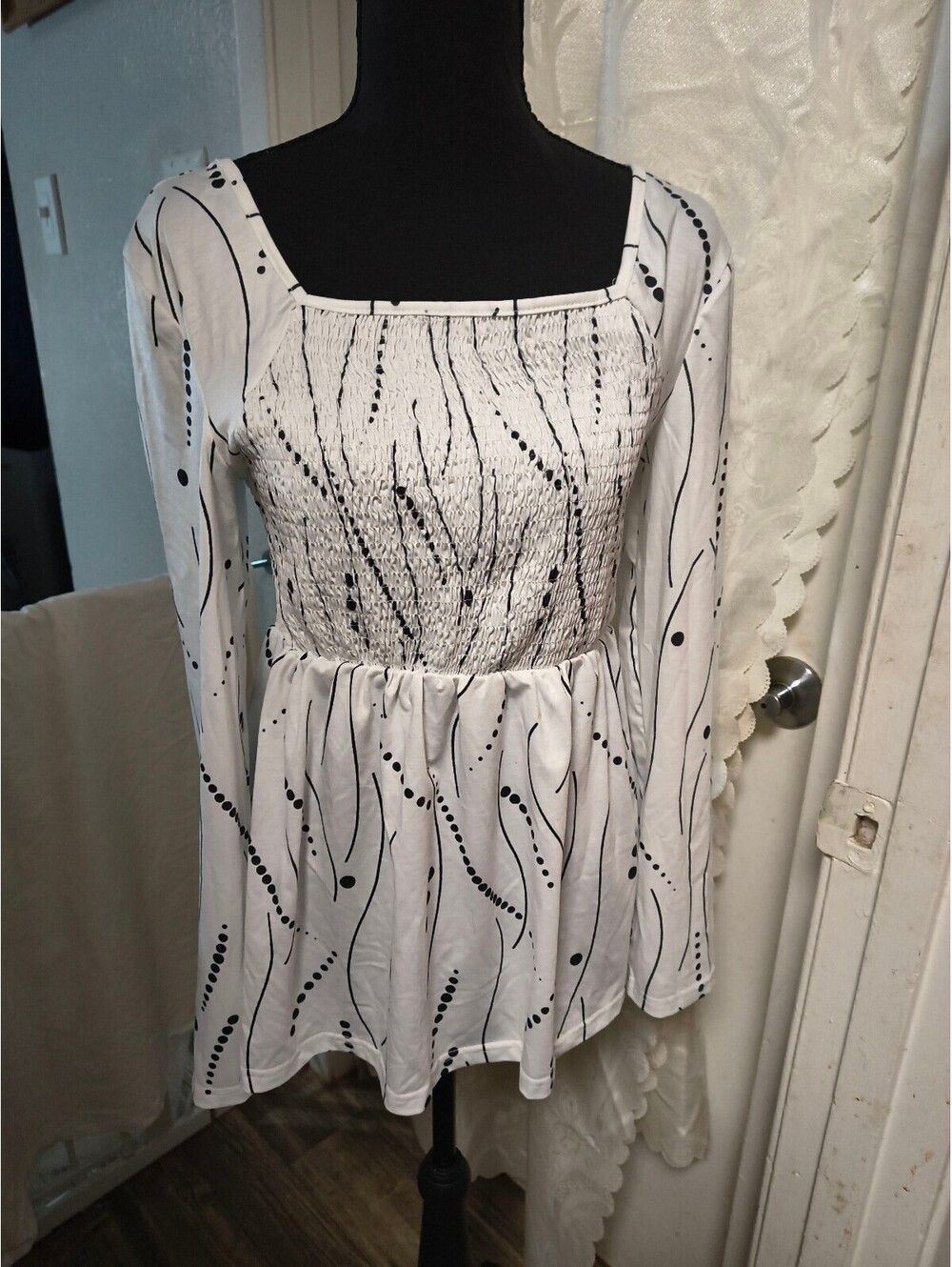 #NWOT #Modlily abstract geometric Square Neck Long Sleeve Smocked Waist Top